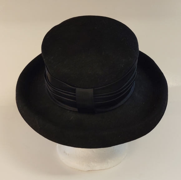 Accessories - Elegant Black Hat